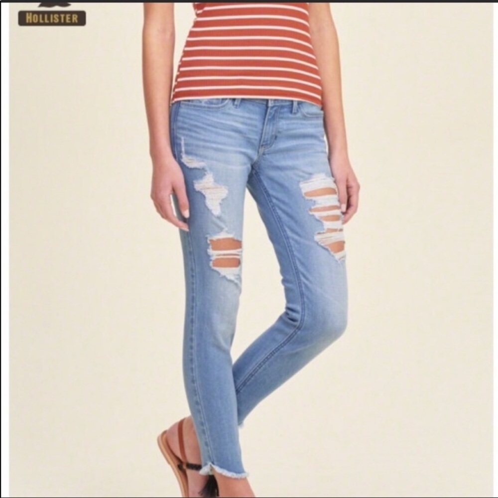 3/$20 Hollister crop frayed distressed‎ jeans